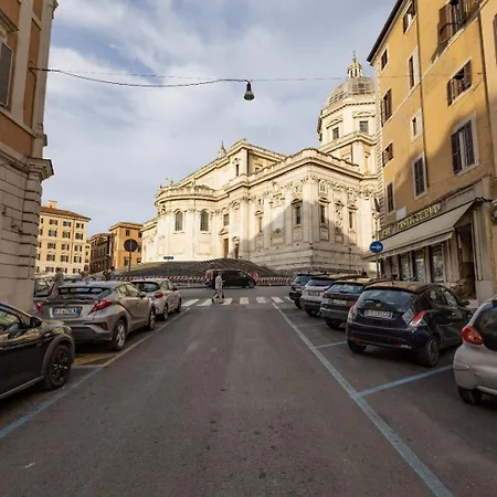 Old Town Holy Door Of Santa Maria Maggiore Apartment